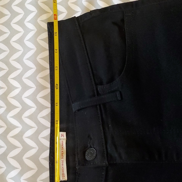 *Like New* Levi's Rich Black Skinnies - Picture 13 of 15